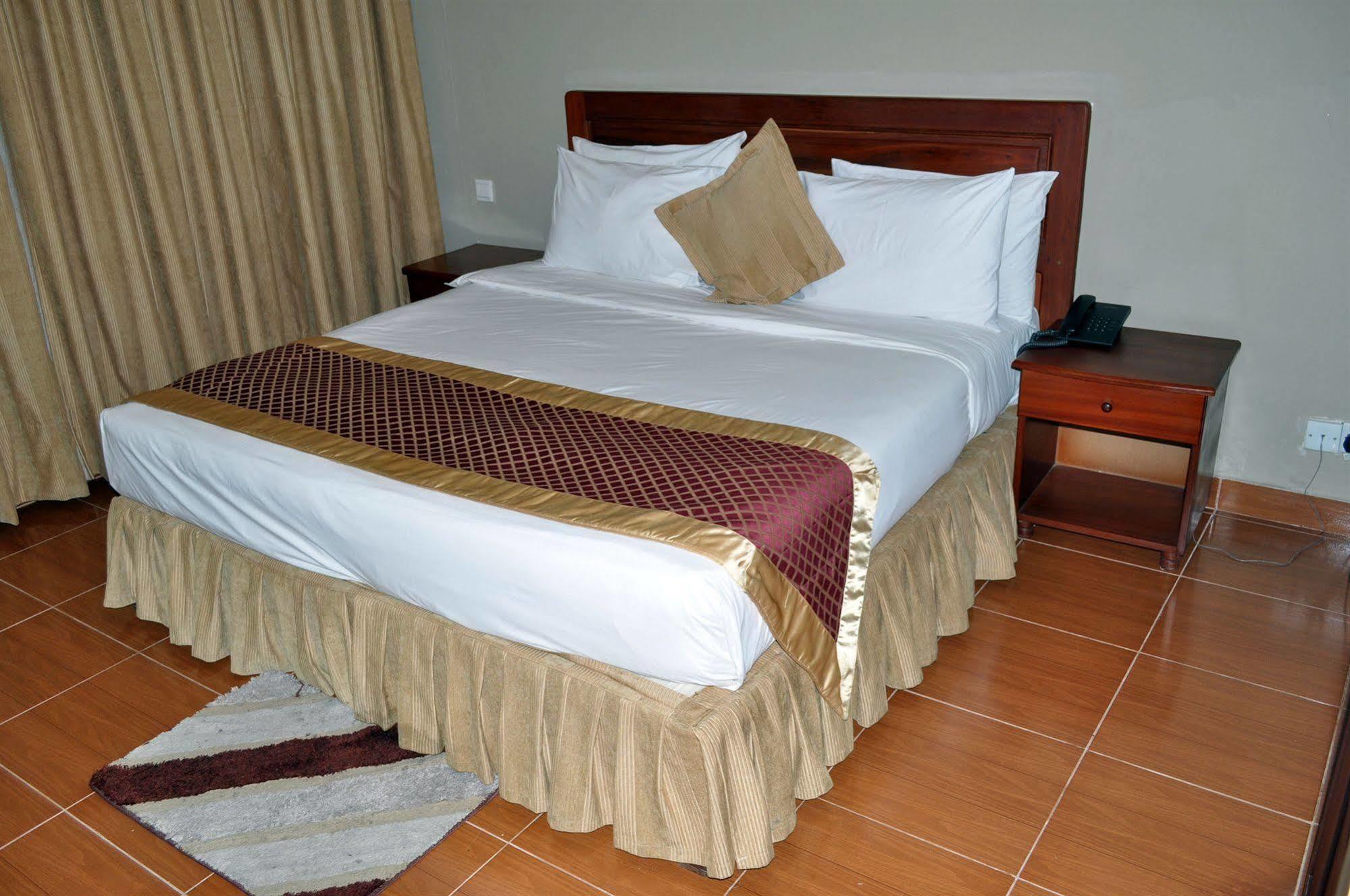 Regency Park Hotel دار السلام المظهر الخارجي الصورة