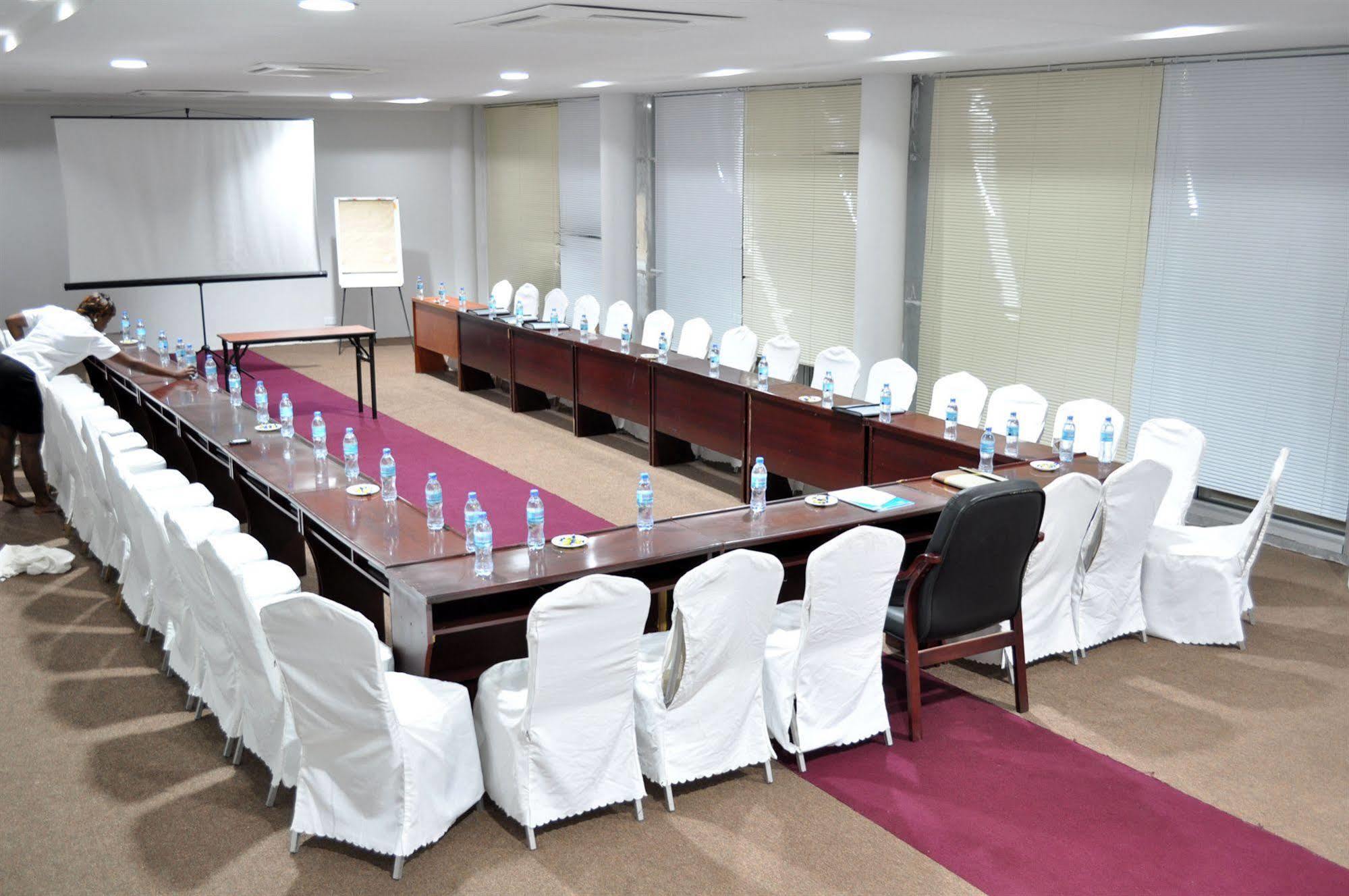 Regency Park Hotel دار السلام المظهر الخارجي الصورة